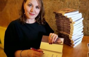 Scriitoarea Irina Binder: «Vii tu, o țoapă cu figuri de Italia, o faci pe deșteapta, strâmbi din nas la orice fiindcă ție îți pute totul în rahatul ăsta de țară»