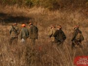 Scandal între doua grupuri care se aflau în patrulare pe un fond de vânătoare de lângă Vela. Mai multe persoane au ajuns la spital, o arma a fost confiscata