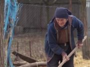 Doi bătrâni ţin în viaţă un sat din Galaţi. Ei au rămas singurii locuitori