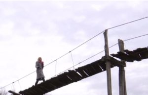 Două sate din Mehedinţi, încă rupte de civilizaţie. Uitaţi de lume, locuitorii supravieţuiesc cum pot