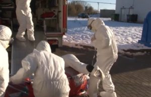 Profesoara suspectă de coronavirus, scăpată de pe targă de paramedicii din Suceava