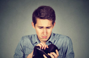 Legea le permite să te lase fără bani. Ce venituri pot fi poprite de Fisc