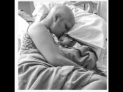 Dragostea de mamă într-o fotografie. „Simțeam cum fiul meu își ținea respirația în burta mea de fiecare dată când mergeam la chimioterapie”