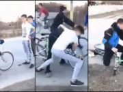 Elev rupt cu bătaia de alt băiat, deşi cere îndurare. Alţi tineri filmează şi nu intervin