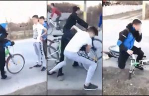 Elev rupt cu bătaia de alt băiat, deşi cere îndurare. Alţi tineri filmează şi nu intervin