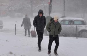 Şcoli închise pe 6 februarie din cauza ninsorii și a viscolului, în mai multe judete