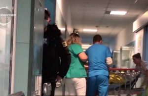 Un vrâncean şi-a stropit soţia cu benzină şi i-a dat foc. Bărbatul a fost săltat de poliţişti