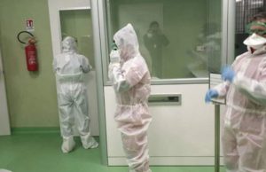 Un copil din Tg. Mureş a cărui mamă se întoarce din China nu mai e dorit în şcoală de părinţii colegilor lui