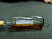 Un sucevean și-a înjunghiat prietenul de pahar, după ce a refuzat să „împartă” nevasta