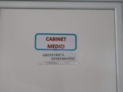 Soţul gravidei care l-a denunţat pe medicul ginecolog şpăgar susţine că medicii se poartă urât cu soţia sa