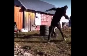 VIDEO | Adolescentă însărcinată bătută cu biciul în curtea casei, în Suceava. Mama fetei filmează tot