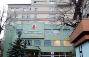 O femeie care abia a născut, la Iaşi, s-a aruncat de la etajul 4 al maternităţii