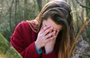 Tânără din Cluj păcălită de cea mai bună prietenă să se ducă menajeră în Italia, a ajuns pe mâna proxeneţilor