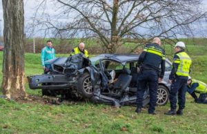 Român mort în BMW-ul prietenului lui, pe o şosea din Olanda. Maşina, un morman de fiare