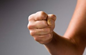 Român bătut în Italia, după ce i-a reproşat unui indian că a aruncat gunoaie pe jos