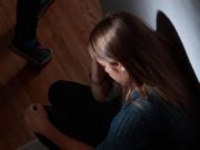 Un tată din Timiş şi-a batjocorit ani la rând propria fiică şi a lăsat-o însărcinată. Copila a născut la 15 ani