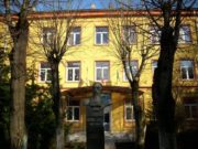 O elevă din Baia Mare a început să tremure şi a leşinat în şcoală, după ce profesorul ar fi ţipat la ea