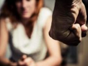 O româncă bătută de soţul ei albanez a ajuns în stare gravă la un spital din Italia