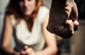 O româncă bătută de soţul ei albanez a ajuns în stare gravă la un spital din Italia