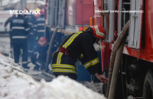 Pompierii din Capitală au fost solicitaţi în 59 de cazuri: Copaci şi stâlpi căzuţi din cauza vremii