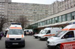 Pacienți puși să cumpere becuri pe secțiile pe care sunt internați. Se întâmplă la Spitalul Județean din Craiova și aceasta nu este singura achiziție pe care sunt nevoiți să o facă bolnavii daca vor sa aiba parte de conditii decente