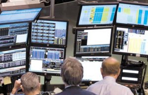 Cum şi-au vândut patru senatori americani acţiunile chiar înainte ca ameninţarea coronavirusului să lovească pieţele bursiere