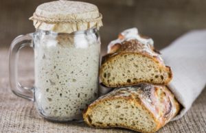 Iată o modalitate de a face drojdie acasă. O rețetă extrem de ușoară care nu necesită multe ingrediente