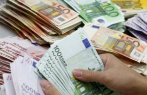 CURS VALUTAR BNR 15 APRILIE 2020. STAREA DE URGENȚĂ BLOCHEAZĂ PIAȚA VALUTARĂ. CÂȚI LEI COSTĂ AZI 1 EURO