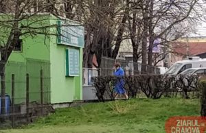 Într-o isterie a coronavirusului, cadrele medicale de la Spitalul de Boli Infectioase din Craiova se plimbă prin supermarketuri în echipamentul de spital
