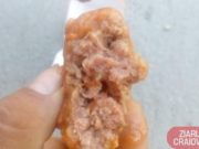 Mancare groaznica, crudă și gândaci pe jos în centrul de carantina de la Bechet. Sunt imagini și acuzatii primite de la cei izolați acolo de 10 zile. Printre ei și o mama cu un bebeluș de trei luni care ar fi avut probleme din cauza hranei