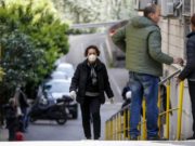 Aproape jumătate dintre decesele provocate de coronavirus în Italia, survenite la persoane de peste 80 de ani