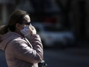 Femeie prinsă după ce a fugit pe geam din locul în care trebuia să stea în autoizolare, în București