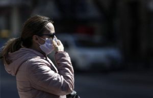 Femeie prinsă după ce a fugit pe geam din locul în care trebuia să stea în autoizolare, în București