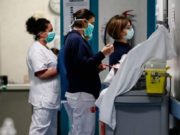 Bărbat în stare critică, fugit din izolare, a scuipat și ameninţat medici și asistente, pe scările Spitalului Hârșova