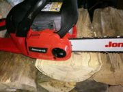 Tânăr din Vaslui tăia lemne cu drujba în apartament şi l-a rupt cu bătaia pe vecinul care l-a rugat să se oprească