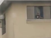 Scandal la un centru de carantină din Prahova. Oamenii vor să iasă din camere