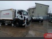 JOS PĂLĂRIA |Mesajul „Stați acasă” apare pe toate autogunoierele din Craiova (Video)