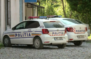 O tânără spune că un poliţist i-a cerut favoruri sexuale pentru că a ieșit fără declarație. Convorbirea telefonică