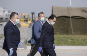 Premierul a recunoscut că Guvernul ar putea decide menținerea restricțiilor și după 15 mai