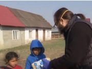 Părintele Dan Damaschin, bolnav de diabet, ajută mii de copii nevoiași cu mâncare, haine și jucării