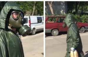 Un sătmărean a ieșit la piață costumat din cap până în picioare și cu masca de gaze pe față, în a doua zi de Paște