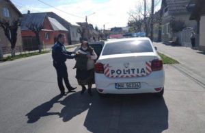 Bătrână urcată în mașina de poliție cu tot cu declarație!
