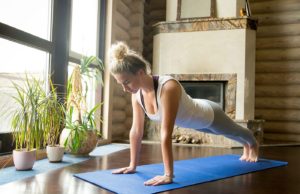 5 exerciții fizice pe care le poți face fără să ieși din casă