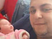 Sabin a murit plimbat între patru spitale, în Prahova. Avea 25 de ani și o fetiţă de o lună. Era suspect de coronavirus