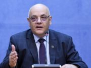 Arafat îi îndeamnă pe români să-și acopere nasul și gura când ies din casă: „Puteţi improviza!”