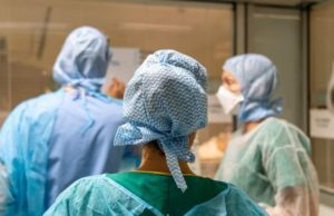 72 de cadre medicale de la Spitalul Sf. Ioan sunt la izolare, o pacientă din secţia lor confirmată cu coronavirus