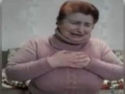 De frica răzbunării, o femeie cu coronavirus şi-a cerut scuze în genunchi de la oamenii pe care i-a infectat