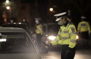 Doctor ieșit din gardă, oprit în trafic de o poliţistă, în București: „A luat poziţia de drepţi”