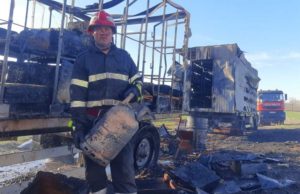 Un camion cu 160 de stupi de albine a ars în Tulcea