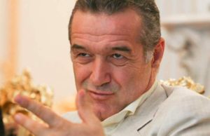 Gigi Becali va împărţi lumină în noaptea de Înviere! „Sunt voluntar. Merg cu un preot cu mașina”